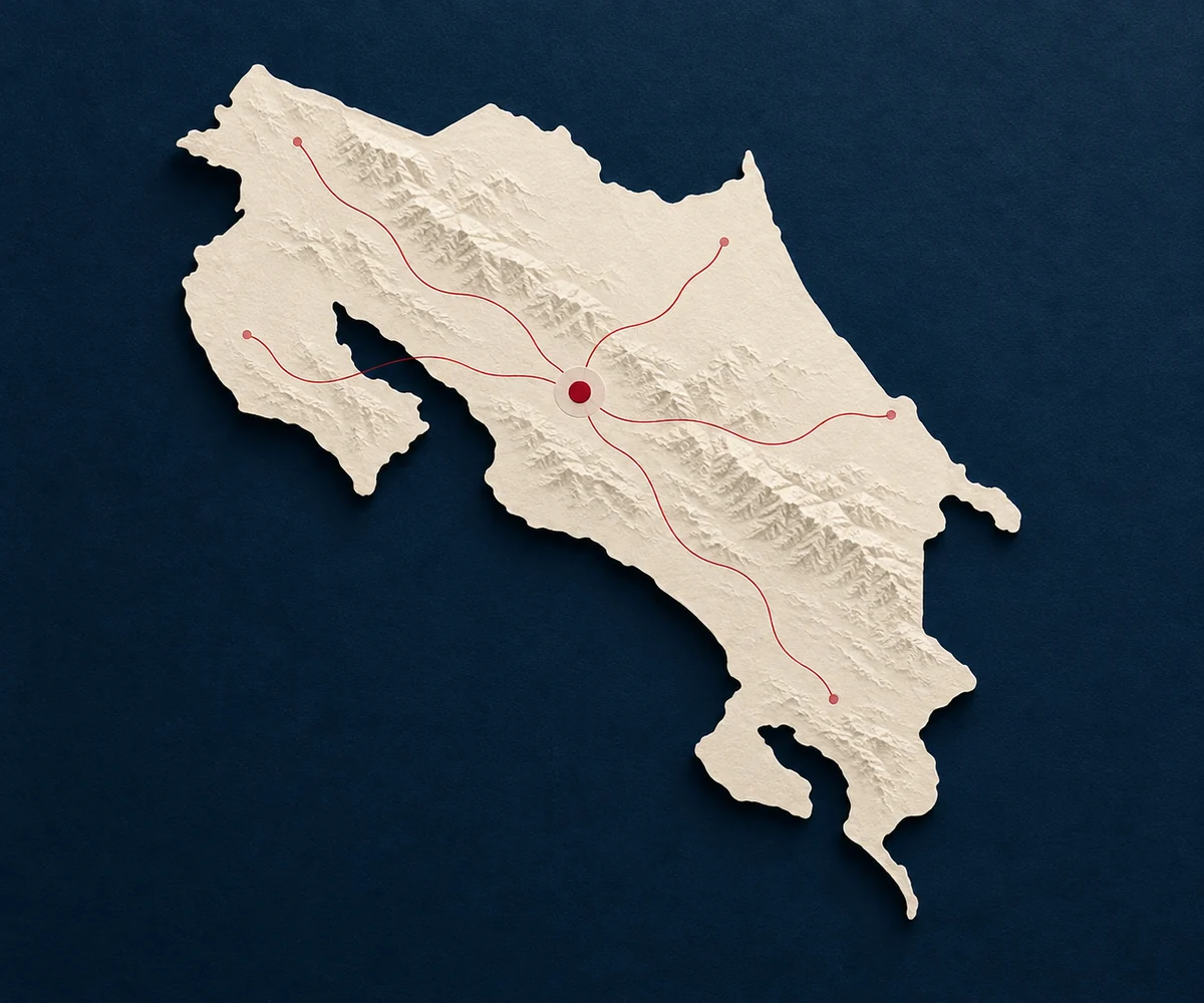 Ilustración editorial del mapa de Costa Rica en papel marfil sobre fondo azul marino